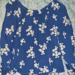 Blouse blouse with white flowers